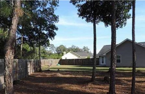 Eden House | Dog friendly home with large fenced yard. Only 35 minutes from downtown Savannah