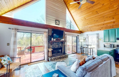 Eatonton Cabin | Dog-friendly Home with Firepit, Deck, & Boathouse