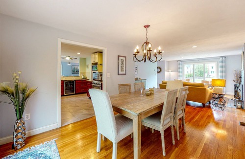 Mashpee House | Dog-friendly home with great deck & association beach on Mashpee Pond