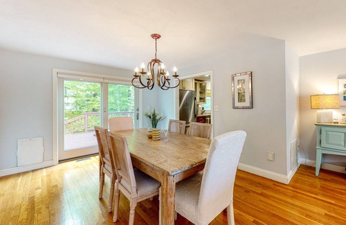 Mashpee House | Dog-friendly home with great deck & association beach on Mashpee Pond