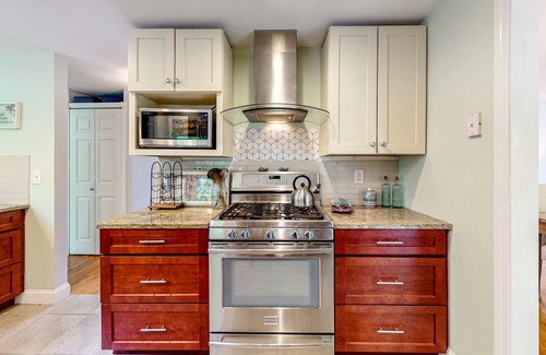 Mashpee House | Dog-friendly home with great deck & association beach on Mashpee Pond