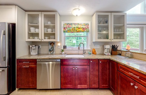 Mashpee House | Dog-friendly home with great deck & association beach on Mashpee Pond