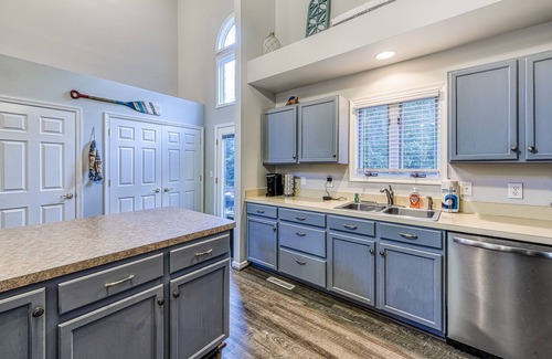 Mineral House | Dog-Friendly Home with Free WiFi, Central AC, Firepit, & Furnished Deck