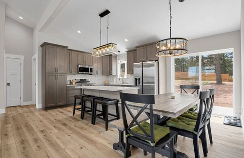 Florissant House | Dog friendly, Hot Tub, Fenced yard, hammocks