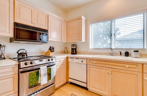 Gearhart House | Dog-friendly house near the beach with private hot tub and ocean view