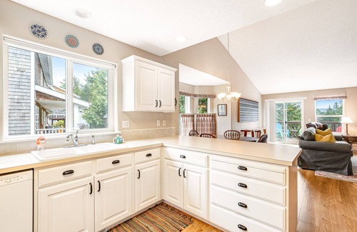 Nehalem House | Dog friendly house w/spacious deck, gas grill, near Manzanita and the ocean
