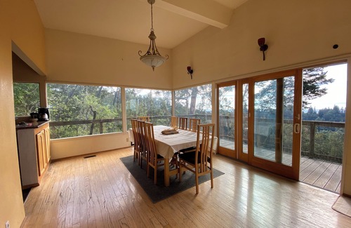 Piedmont Pines House | Dog-Friendly Huge 4 bed/3 bath Sweeping Bay Views Home Nestled in Oakland Hills.