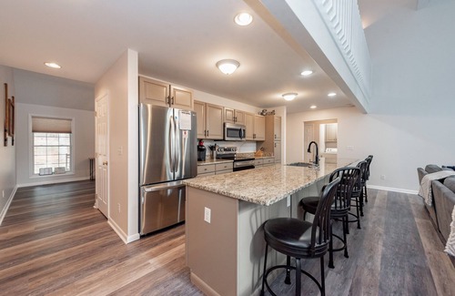 Blakeslee House | Dog Friendly Lake Access Lodge w/Dock & Hot Tub
