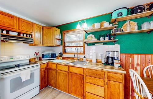Eagle Rock House | Dog-friendly lake house plus bonus room, firepit, & furnished deck