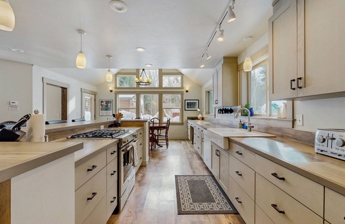 McCall Cabin | Dog-friendly lake-view home with great outdoor space & private hot tub
