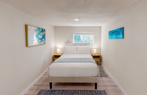 Shoreline House | Dog-friendly lakefront getaway with a kitchenette, furnished patio, & fast WiFi