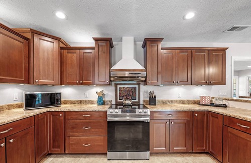 Gulf Breeze House | Dog Friendly | Large Private Pool | Beach Getaways