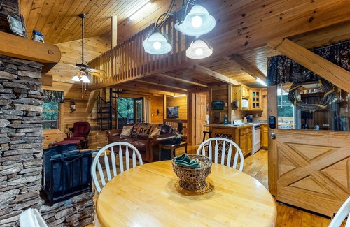 McCaysville Cabin | Dog-friendly log cabin with covered deck- close to trails & water