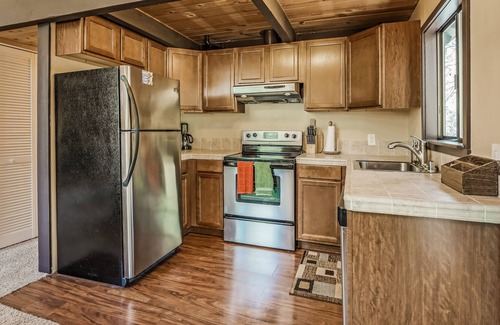 Fern Valley Cabin | Dog-friendly mountain retreat with deck & full kitchen - steps from trails