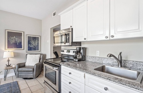 Destin Condo | Dog Friendly Nantucket 10B