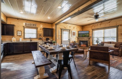 Sevierville House | Dog Friendly New Cabin w/Hot Tub, Game Room & 4-miles to Dollywood