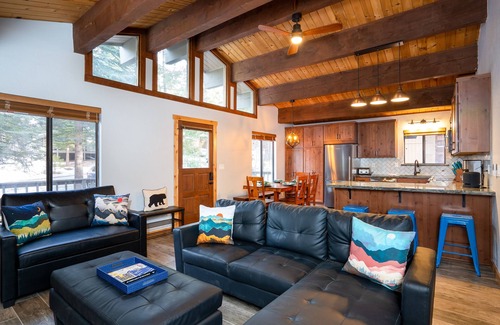 Truckee House | Dog-Friendly Northstar Home w/Private Hot Tub