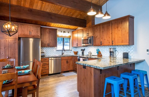 Truckee House | Dog-Friendly Northstar Home w/Private Hot Tub