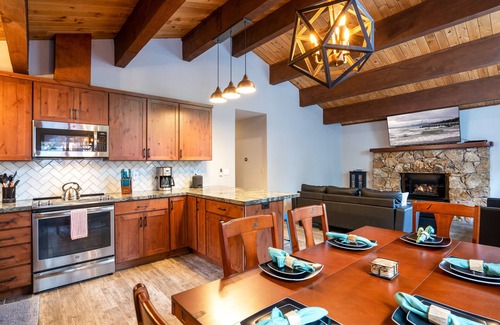 Truckee House | Dog-Friendly Northstar Home w/Private Hot Tub