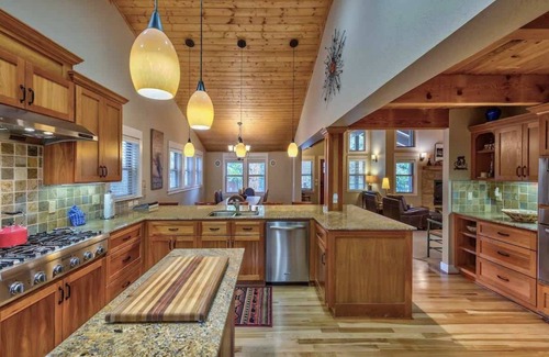 Truckee House | Dog-Friendly Northstar Ski House 4Bed/3Bath