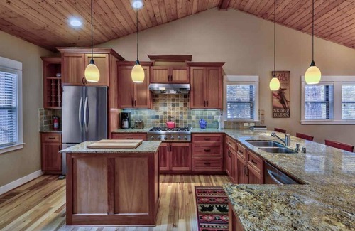 Truckee House | Dog-Friendly Northstar Ski House 4Bed/3Bath