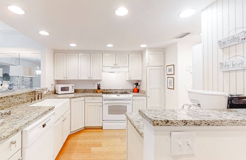 Fernandina Beach House | Dog-friendly oceanfront townhouse with covered balcony, views, pool & AC
