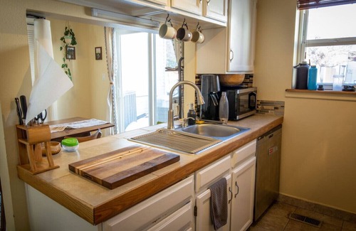 Glenwood Grove - North Iris House | Dog-Friendly Oasis: Private Hot Tub + Sauna