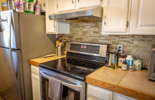 Glenwood Grove - North Iris House | Dog-Friendly Oasis: Private Hot Tub + Sauna
