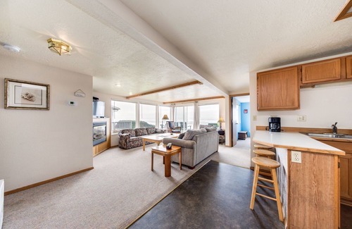 Gleneden Beach House | Dog-Friendly Oceanfront Home with Easy Beach Access & Large Deck - Walk to Park
