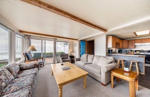 Gleneden Beach House | Dog-Friendly Oceanfront Home with Easy Beach Access & Large Deck - Walk to Park