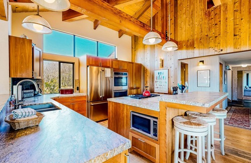 Sea Ranch House | Dog-Friendly Ocean View Home w/Private Hot Tub & Shared Pool - Near Shell Beach