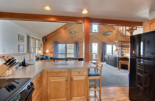 Buxton House | Dog-Friendly, Ocean View House w/AC, Private Hot Tub, Shared Pool, Private W/D