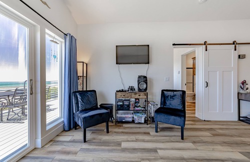 Gold Beach Cottage | Dog-friendly oceanside home w/WiFi, ocean views, private W/D, deck, & fireplace