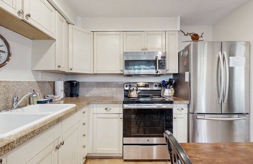 Gleneden Beach House | Dog-Friendly Oregon Coast Getaway with Private Hot Tub