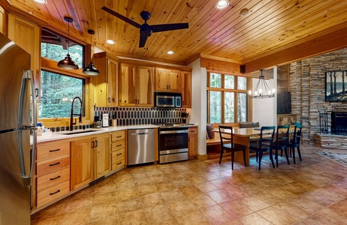 Helen Cabin | Dog friendly, peaceful cabin, firepit, deck, away from it all