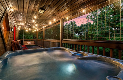 Gatlinburg - Pigeon Forge Cabin | Dog Friendly-Private-Hot Tub-Pool Table-Treetop View-King Bed-FP-Easy Drive