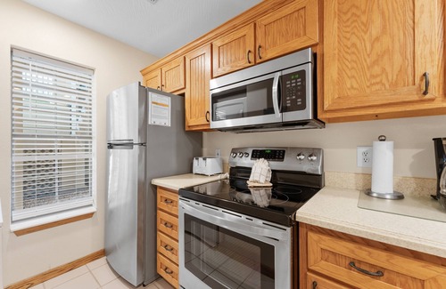 Hollister Condo | Dog-Friendly Quiet Cove Condo with Pool by RedAwning