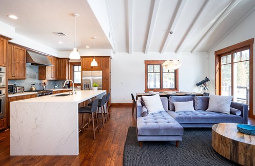 Truckee House | Dog-Friendly Residence on Gray's Crossing Golf Course w/Private Hot Tub!