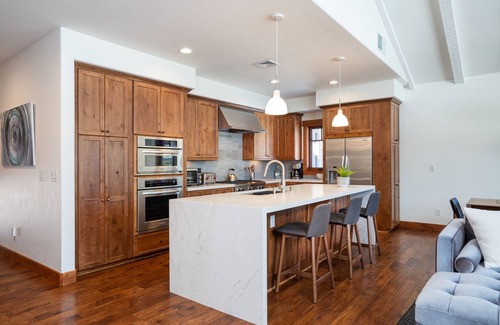 Truckee House | Dog-Friendly Residence on Gray's Crossing Golf Course w/Private Hot Tub!