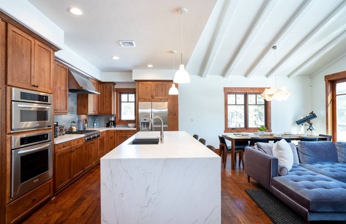 Truckee House | Dog-Friendly Residence on Gray's Crossing Golf Course w/Private Hot Tub!