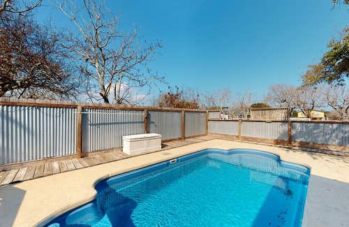 Flour Bluff House | Dog-friendly retreat with a private pool, fenced yard, & AC - close to fishing