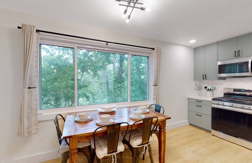 Eureka Springs House | Dog-friendly retreat with an enclosed yard, firepit, games, and central AC