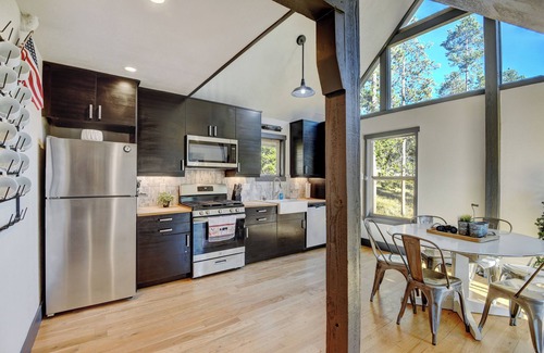 Sunset Ridge House | Dog-Friendly Retreat: Two Homes for Your Getaway