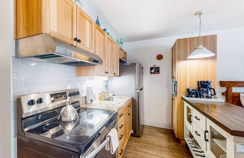 Neskowin Apartment | Dog-friendly, riverfront suite at oceanfront Proposal Rock Inn - steps to beach