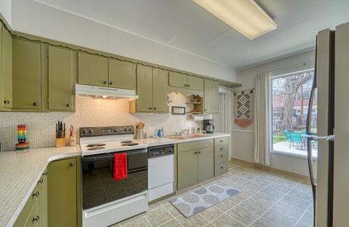 Salida House | Dog Friendly- Salida Bungalow - Cute In-Town Home!