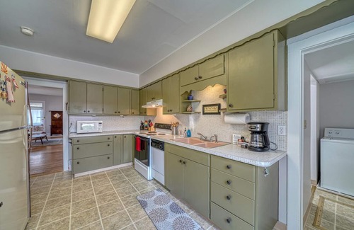 Salida House | Dog Friendly- Salida Bungalow - Cute In-Town Home!