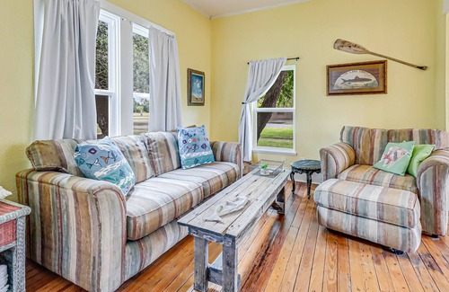 Aransas Pass Cottage | Dog-Friendly, Single Story Cottage with High-Speed WiFi and Central AC