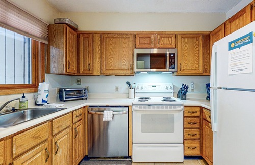 Sunday River Area House | Dog-Friendly Slopeside Condo - Walk to Slopes - Fireplace, Firepit & WiFi