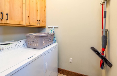 Pisgah Forest House | Dog-friendly Sutton Knob home with spectacular Pisgah views & screened-in porch