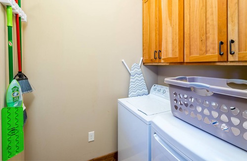 Pisgah Forest House | Dog-friendly Sutton Knob cottage with long-range Pisgah views and wood fireplace